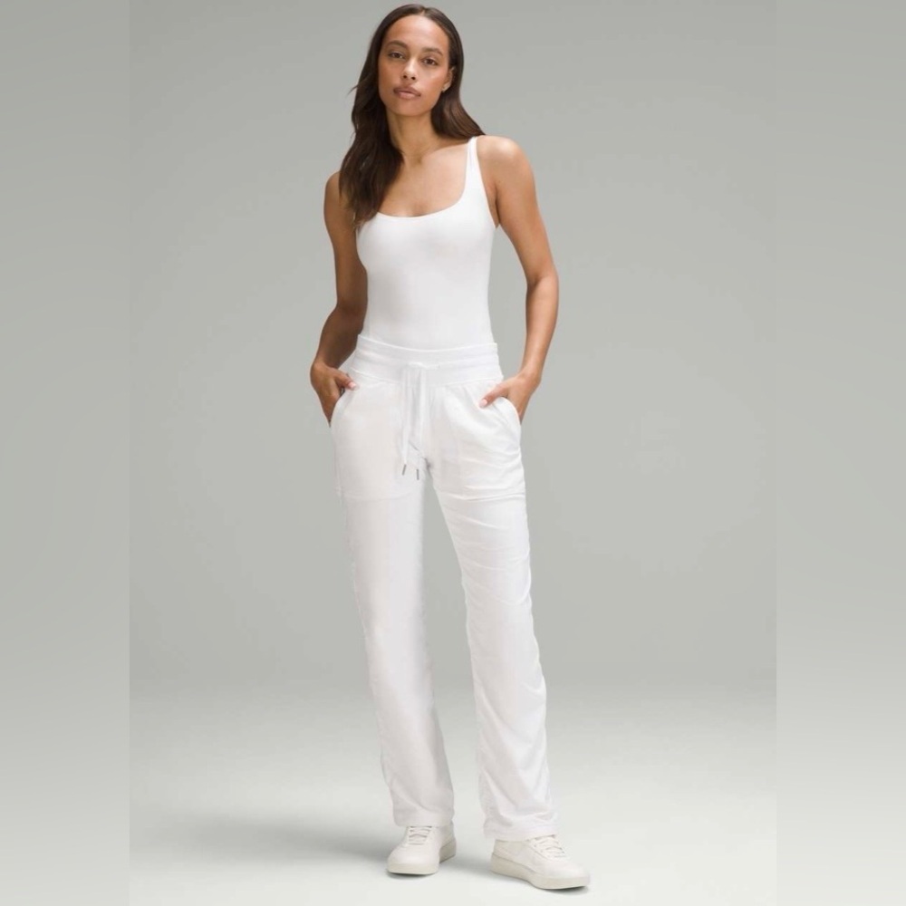Lululemon Dance Studio Mid-Rise Pant *Regular
White lined size 0